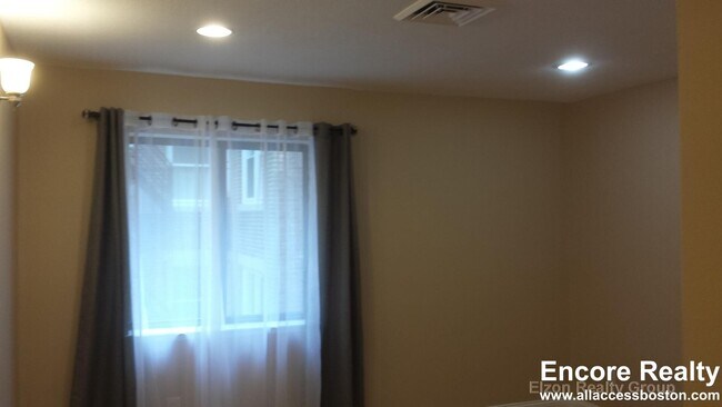 Building Photo - 276 Chestnut Hill Ave