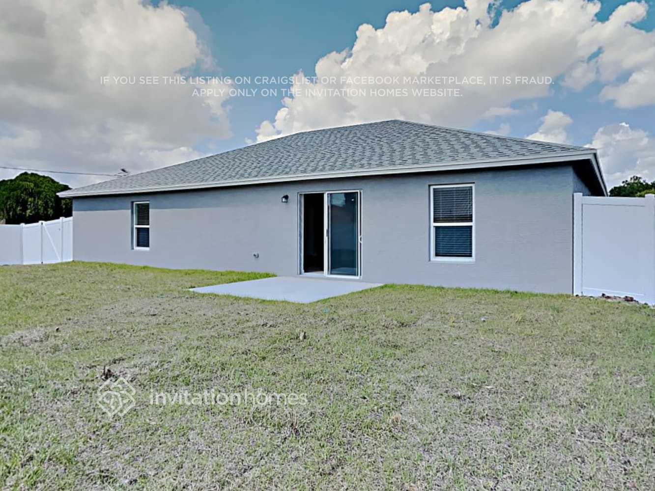 Building Photo - 379 NW Camrose St