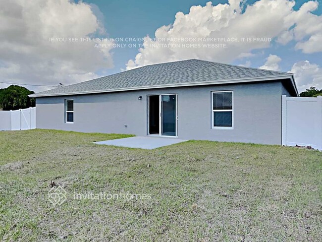 Building Photo - 432 SW Log Dr