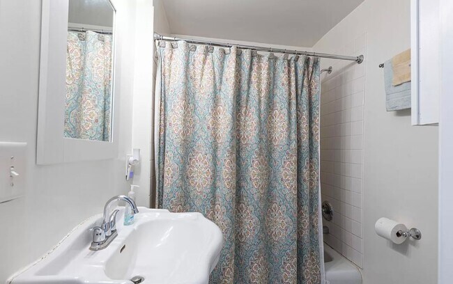 Building Photo - Charming 2 Bedroom Cottage in Free Union