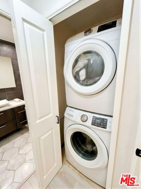 Building Photo - 5139 Balboa Blvd