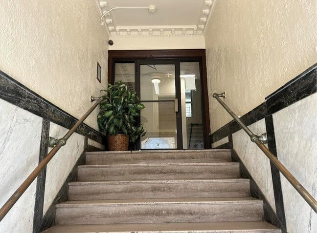 Building Photo - 2 Noll Pl