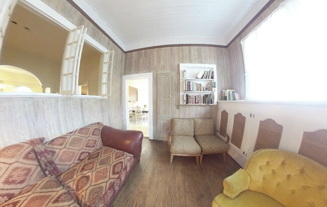 Building Photo - THREE BEDROOM, 2 BATHROOM HOME FOR LEASE I...
