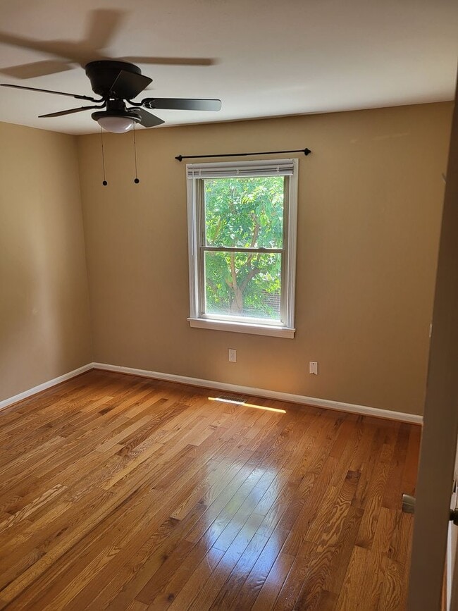 Building Photo - Downs1345-1347