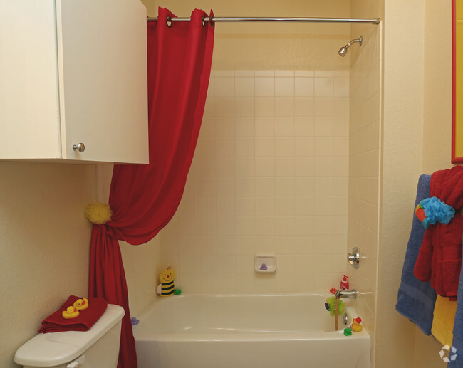 2br, 2ba_2nd Bathroomt, 1139 sf - Estates at Hollister Apartments