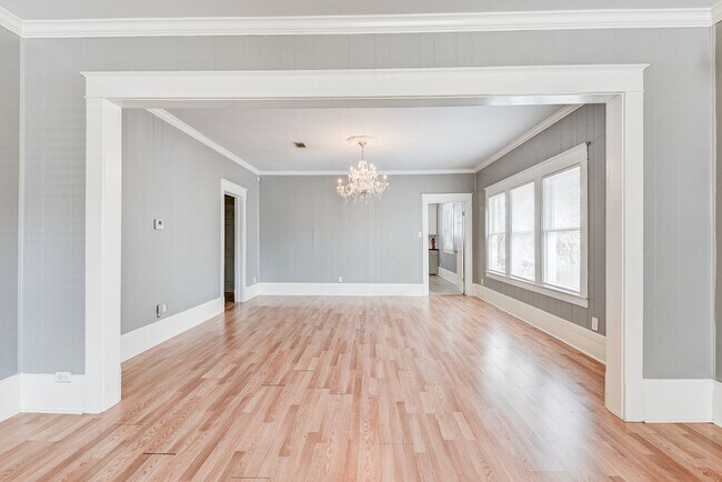 Building Photo - 3 Bed 2 Bath Fenced Home!
