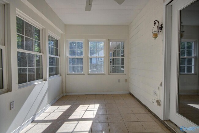 Building Photo - 205 Jarrett Ln