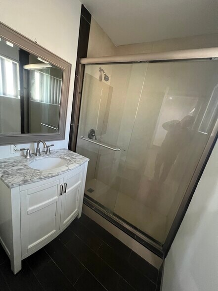 Building Photo - 6906 Marbrisa Ave