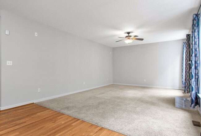 Building Photo - HAMPTON PARK - Pristine 4-5 bedroom home a...