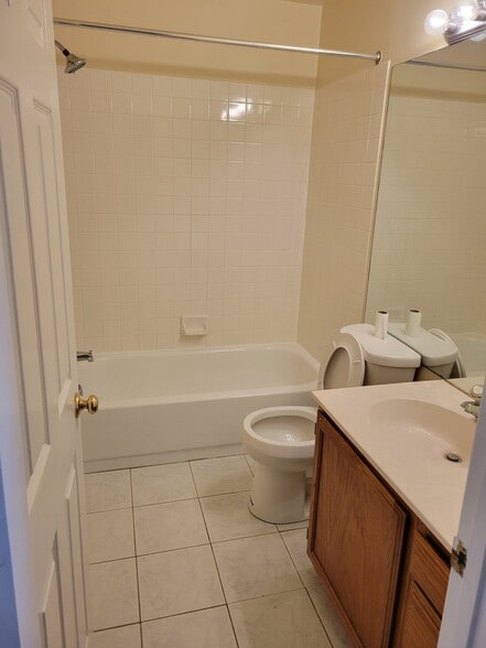 Building Photo - 2681 McGuffeys Ct