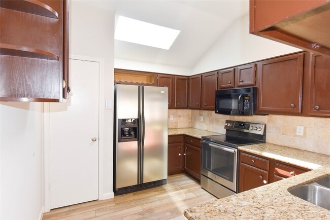 Building Photo - 8558 Laurel Trails Dr