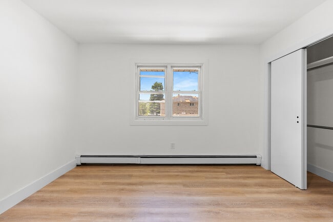 Building Photo - 302 E Harriet Ave