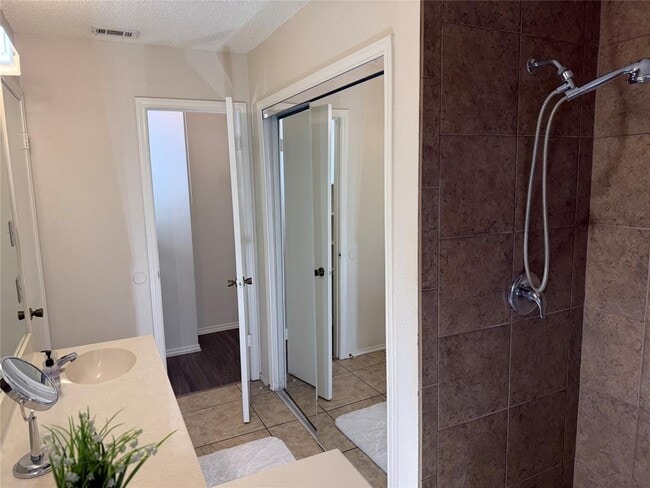 Building Photo - 4519 Keota Dr