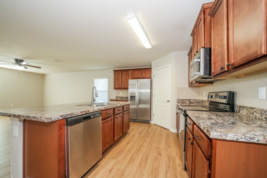 Building Photo - 45014 Ingleham Cir
