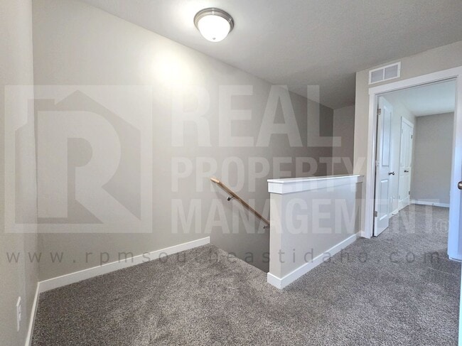 Building Photo - Bright & Clean 3 Bedroom, 2.5 Bathroom Townhome for Rent in Idaho Falls by Real Property Manageme...