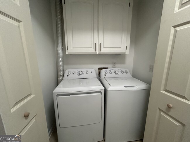 Building Photo - 5 Indianola Dr