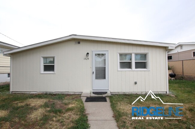 Primary Photo - Great Smaller Home for Lease! (Water, Garb...
