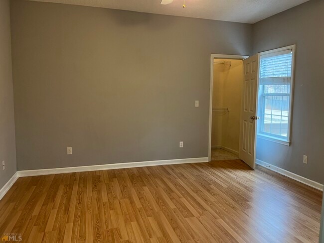 Building Photo - 214 Piedmont Dr