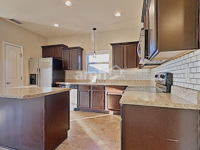 Building Photo - 4009 Fox Run N