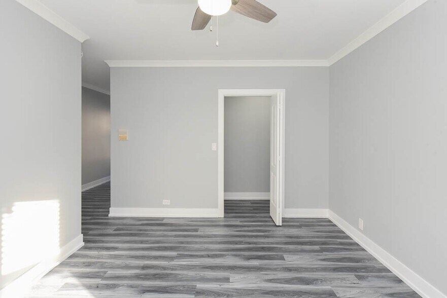 Building Photo - 3821 N Greenview Ave
