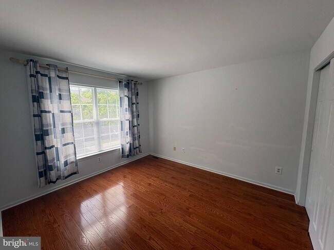 Building Photo - 208 Castle Dr
