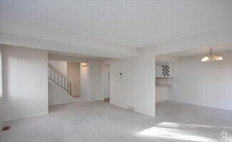 Building Photo - 3 Bedroom 3 Bathroom Millard North Home Re...