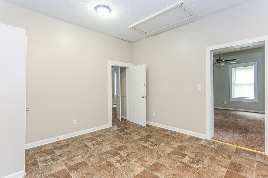 Building Photo - 6129 Sorrell St NE