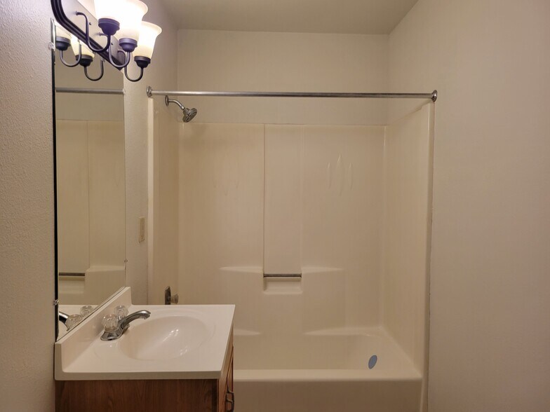 Building Photo - 2240 West Ave S