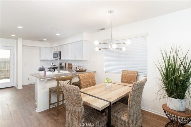 Building Photo - 1425 Crown Cir