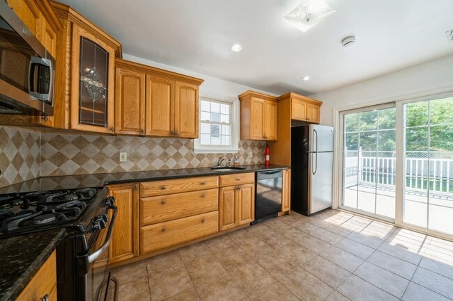 Building Photo - 940 SCHOPMAN Dr