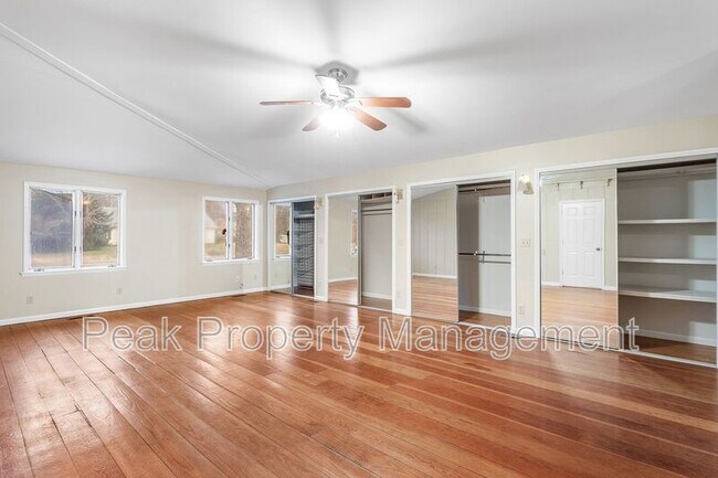 Building Photo - 3212 Vinton St