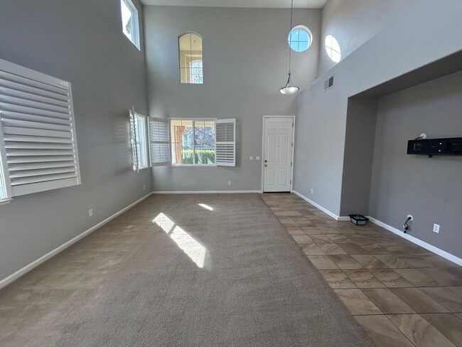 Building Photo - 212 Riverbend Ln