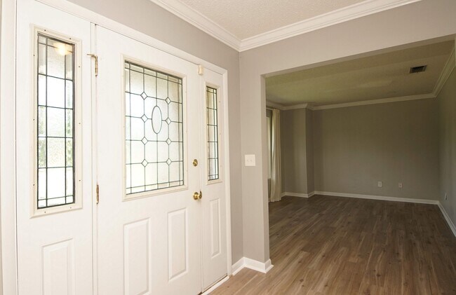 Building Photo - 211 Brian Cir
