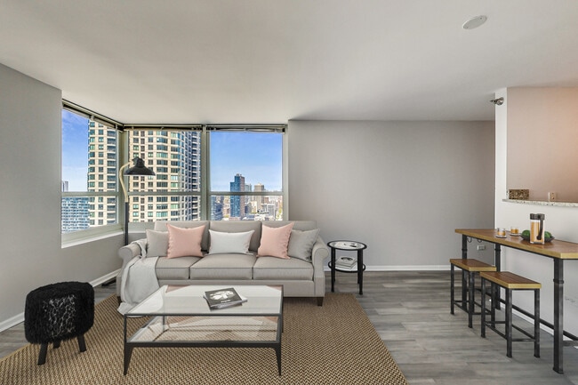 Building Photo - 345 N La Salle Dr