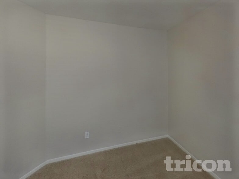 Building Photo - 42309 W Desert Fairways Dr
