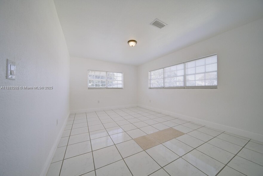 Building Photo - 1471 NW 93rd St