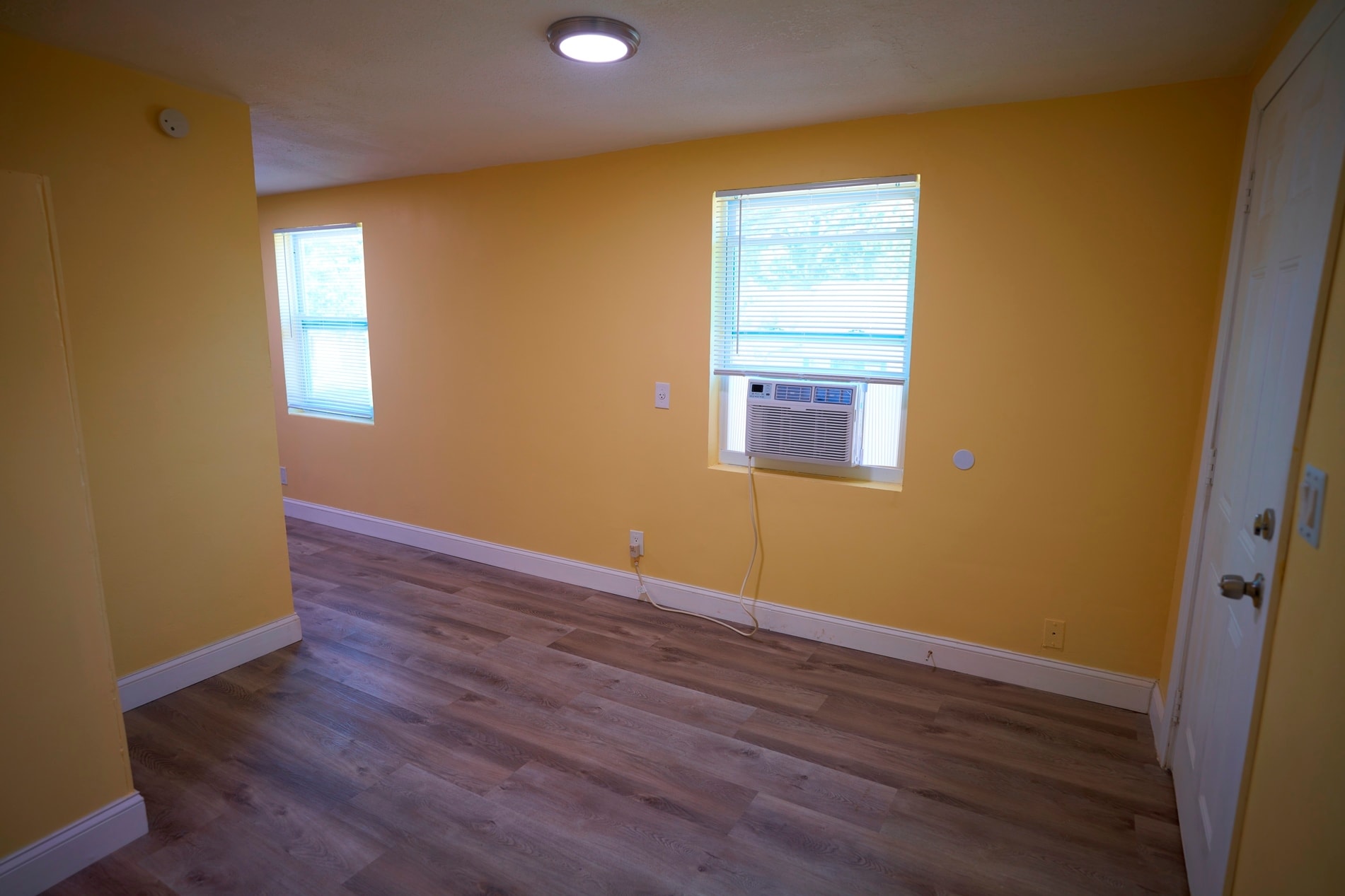 Building Photo - 1666 N Myrtle Ave