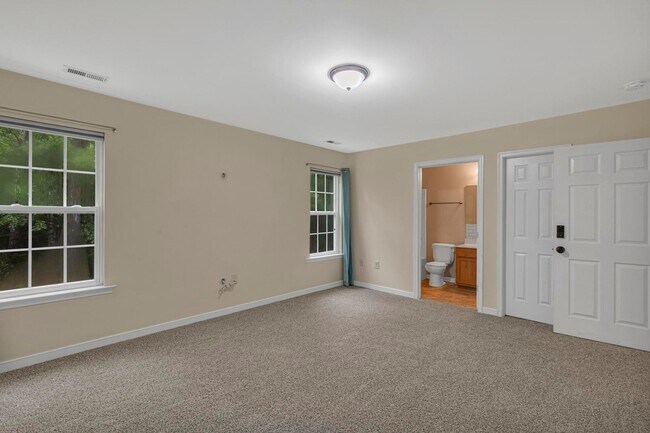 Building Photo - Charming 3-Bedroom Home on Large Acreage L...