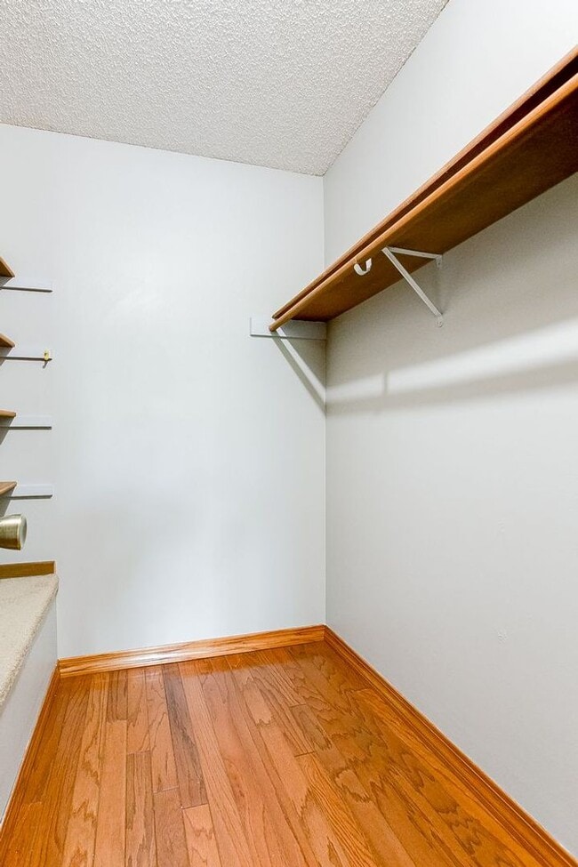 Building Photo - Two bedroom townhome with two garages avai...