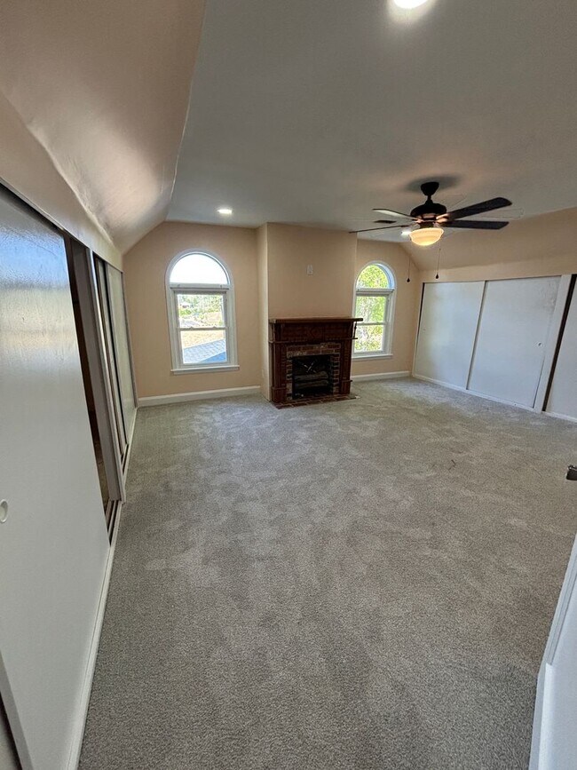 Building Photo - Newly Renovated Stunning Home