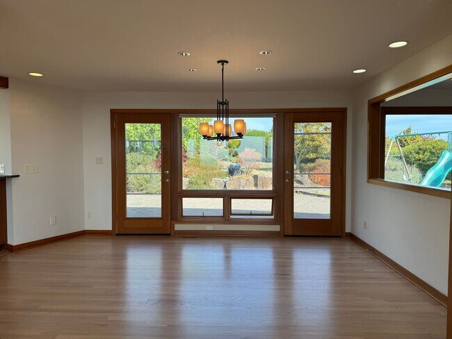 Building Photo - 9600 Hilltop Rd