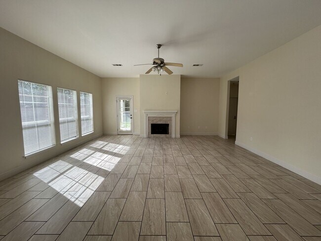Building Photo - 23983 Terrace Ave
