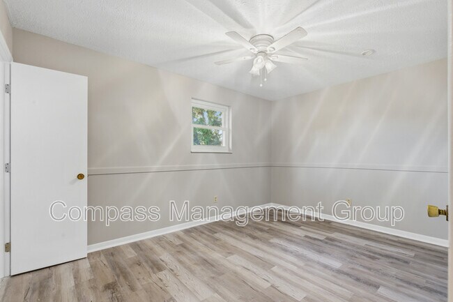 Building Photo - 7800 Temple Acres Dr