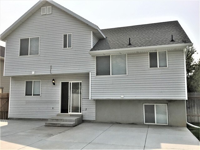 Building Photo - 1454 Fowler Ave