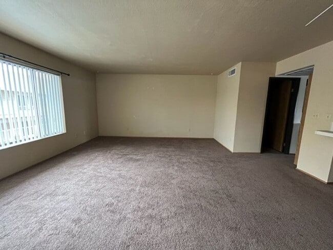 Building Photo - 454 Riverfront Dr
