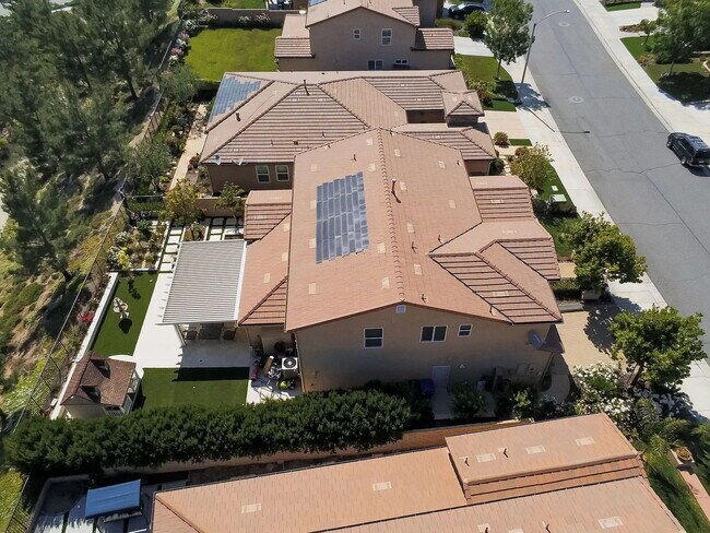 Building Photo - Immaculate 5-Bedroom Executive Home in Desirable Plum Canyon