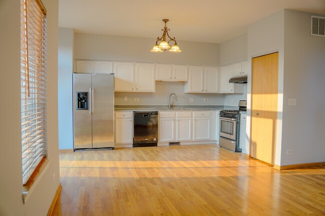 Building Photo - 2208 Rebecca Cir