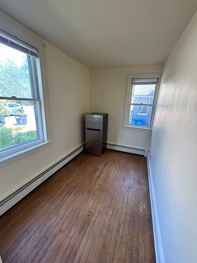 Building Photo - FOUR BEDROOM AVAILABLE - JUNE 1st, 2026