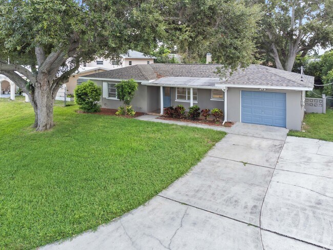 Building Photo - 2192 Belmar Dr
