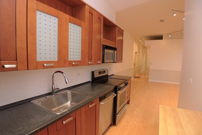 Building Photo - 807 Church St